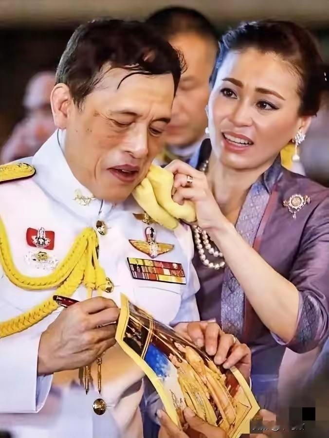 泰国国王来访问，我专门去查了一下，万万没想到，我查到一个有意思的历史渊源！