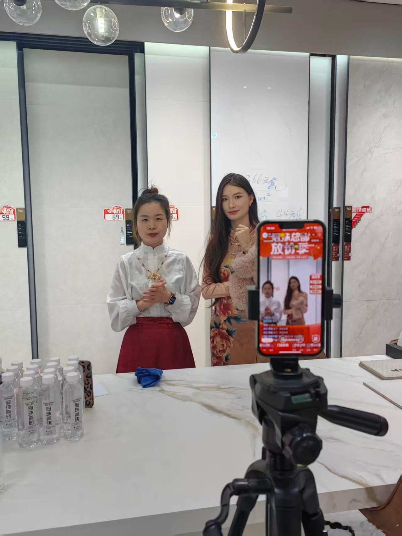 感谢热巴代言的冠珠瓷砖邀请～作为嘉宾来到冠珠瓷砖收官之战的官方直播间！好玩哈哈哈