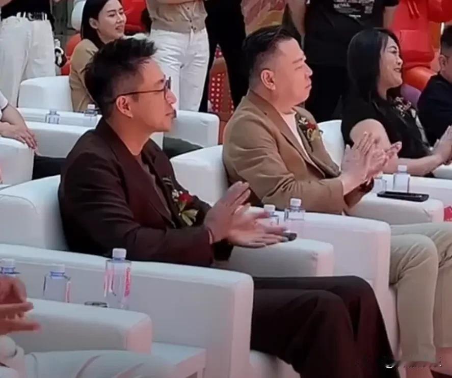 汪小菲没有受骂战影响和安总低调现身麻六记开业典礼现场，而马筱梅并未同行选择在家照