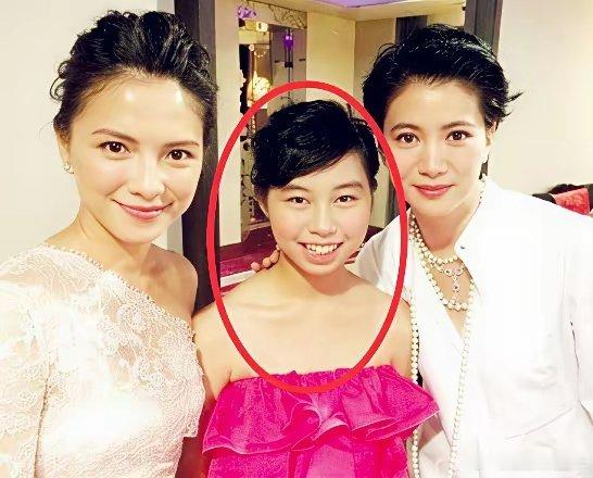 李心洁的继女欣欣是她老公与泰国前女友所生，从2岁多就开始跟着李心洁共同生活，李心