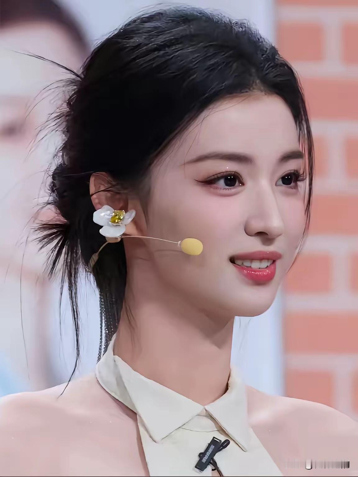 为什么王楚然没能大火，原因其实很简单。不是长得不行，也不是资源不够。172的身高