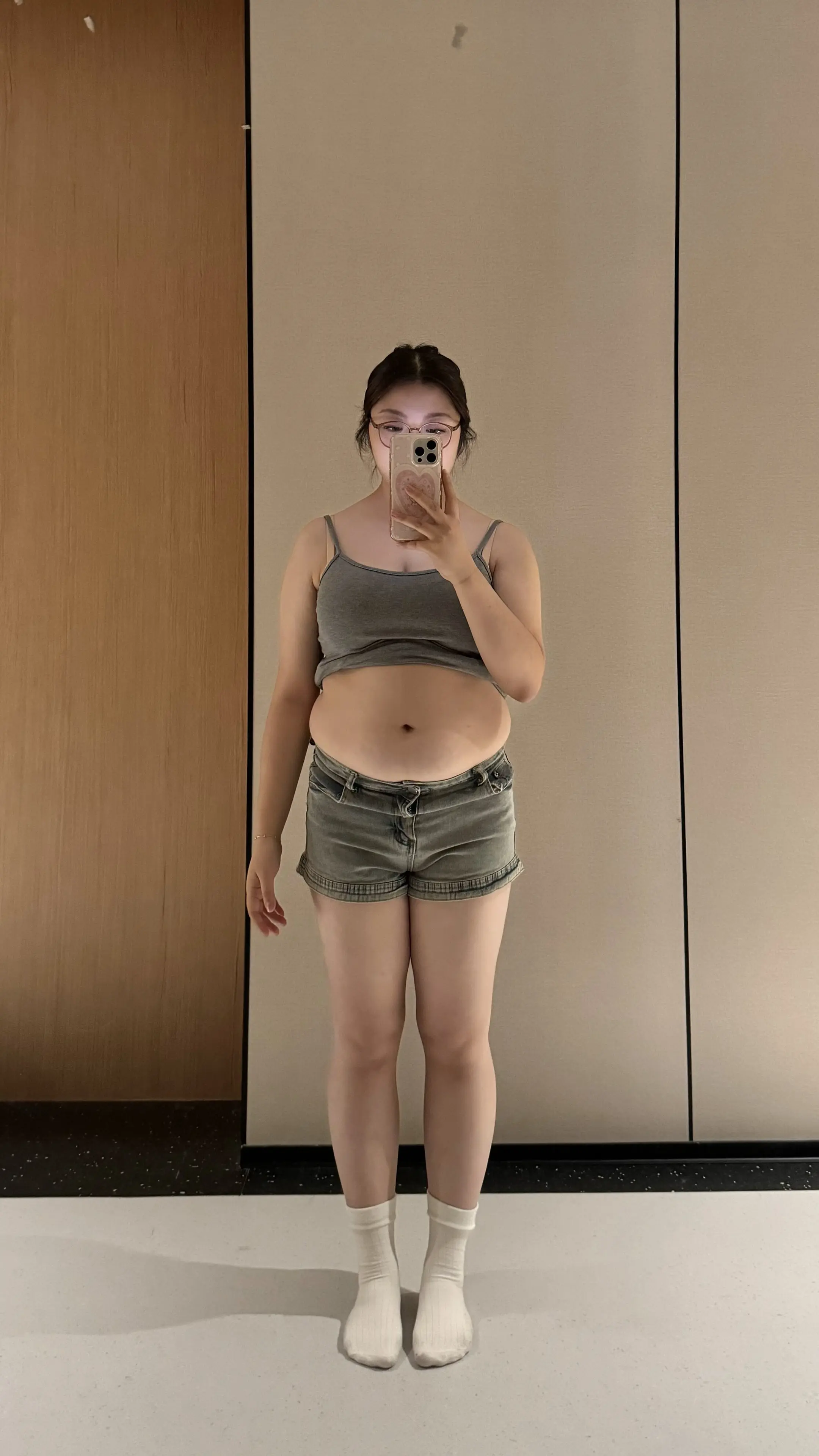 大家一直在问的裤子就是这条哦。