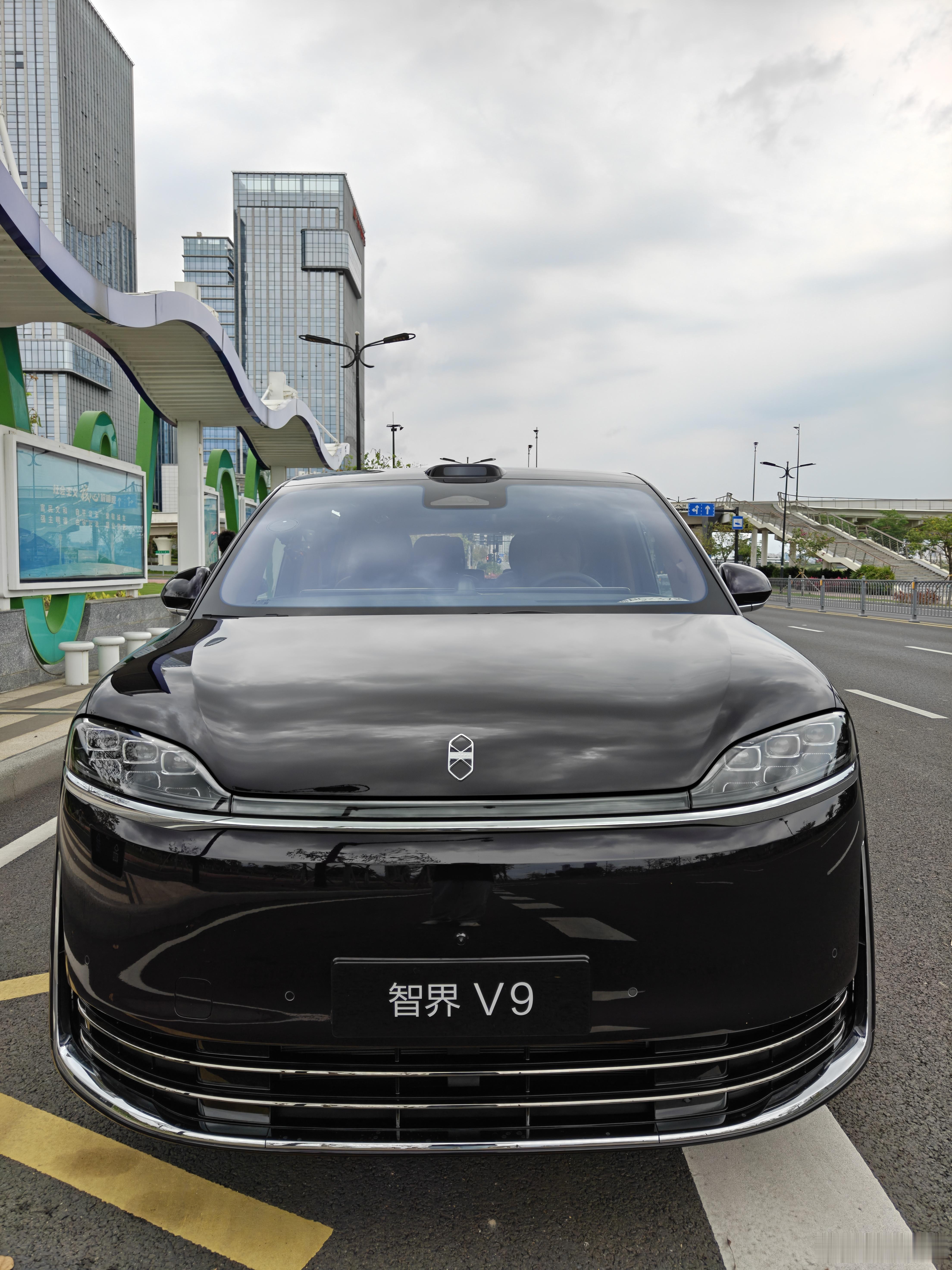 今天的任务试驾智界V9