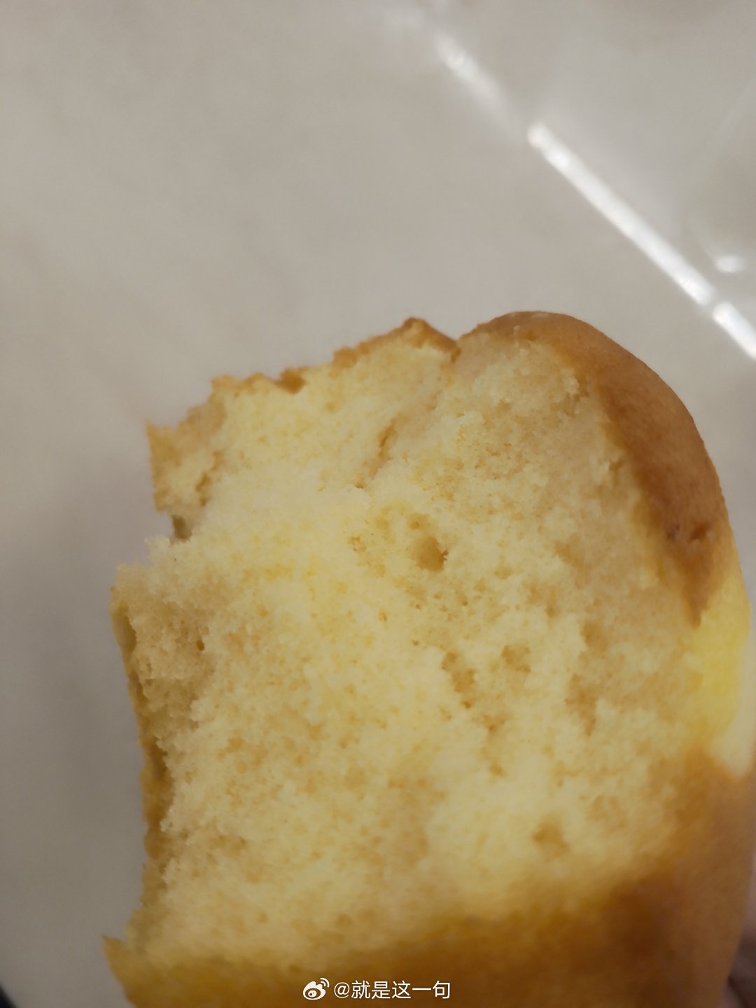 洗漱完人晕晕沉沉的，早餐吃2个小蛋糕，接着睡