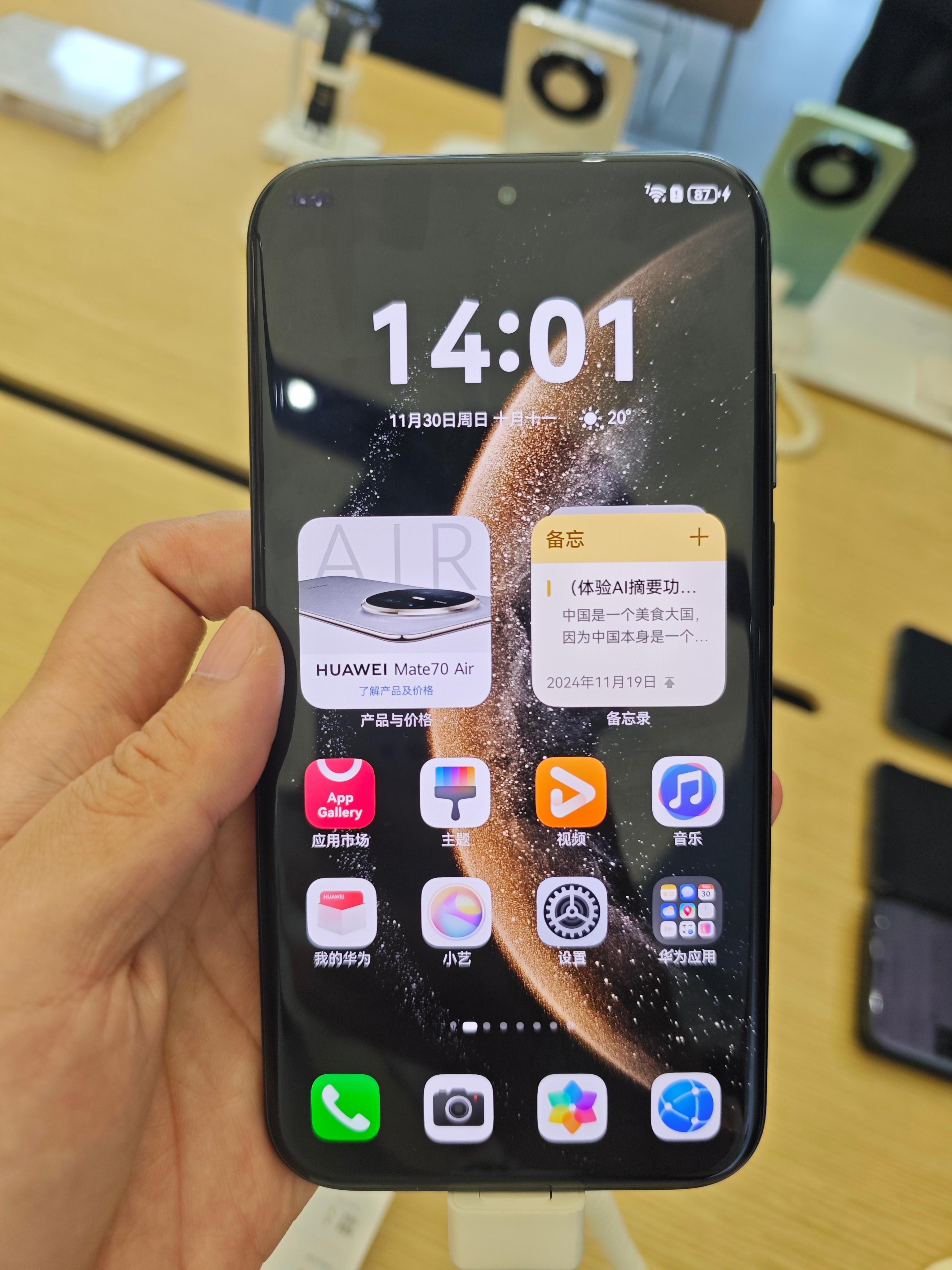 数码闲聊站华为线下门店体验华为Mate70Air!够不够Air？