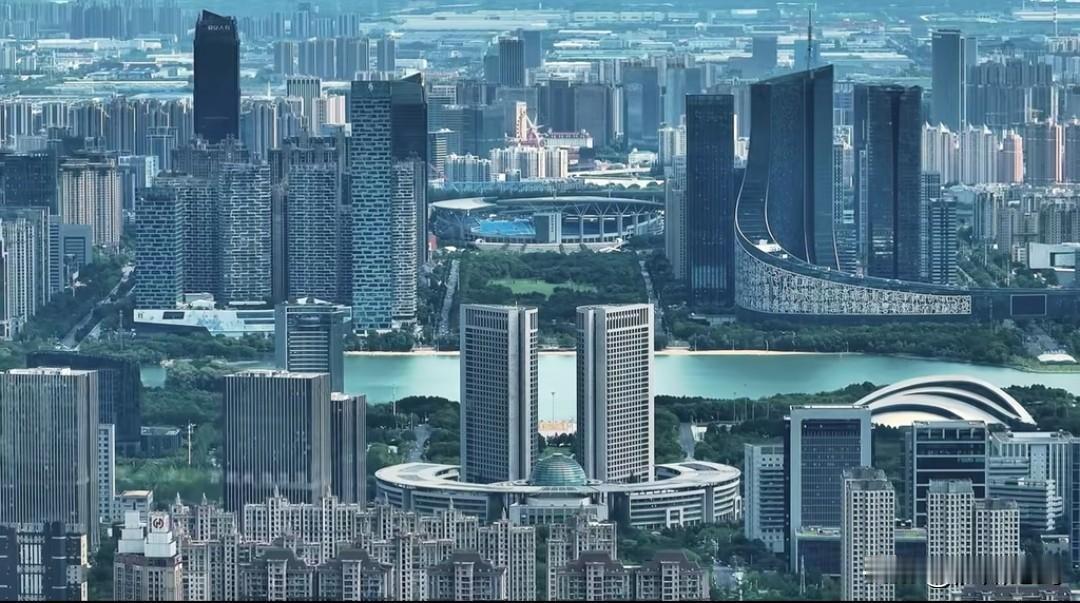 合肥从地产时代到股权时代完美过渡。随着恒大承建商合肥建工，合肥本土房企“一哥