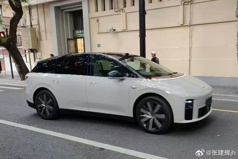 理想i6的颜值怎么忽高忽低的[笑着哭]​​​