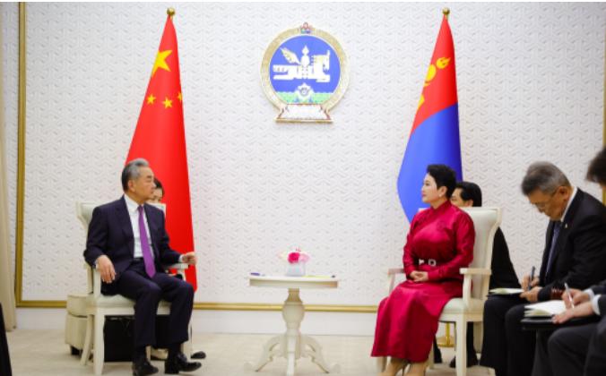 现场，蒙古国答应中国了。毫无疑问，这次受邀出访蒙古国大获成功，因为蒙古国总统呼日