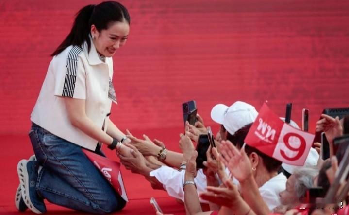 他信影响力消退，家乡清迈府遭遇挫败！2月6日，佩通坦在为泰党选前最后一场造势