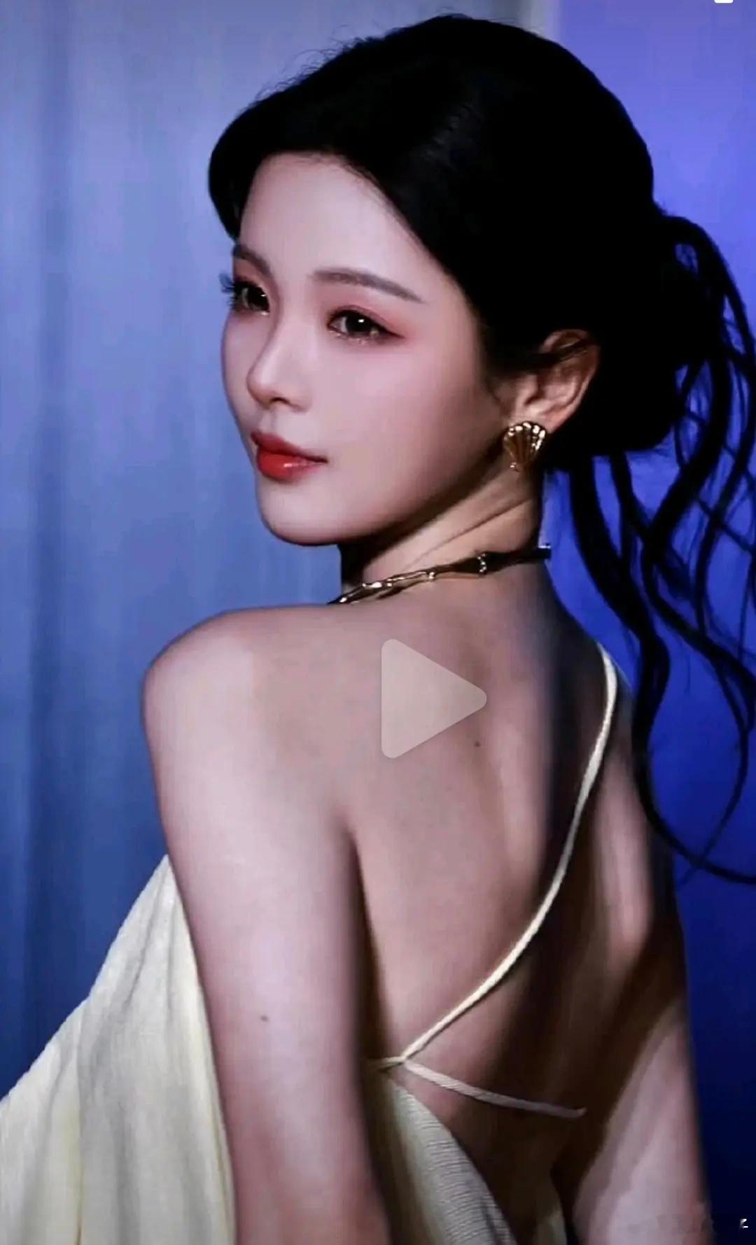 杨超越这是体态畸形吗​​​