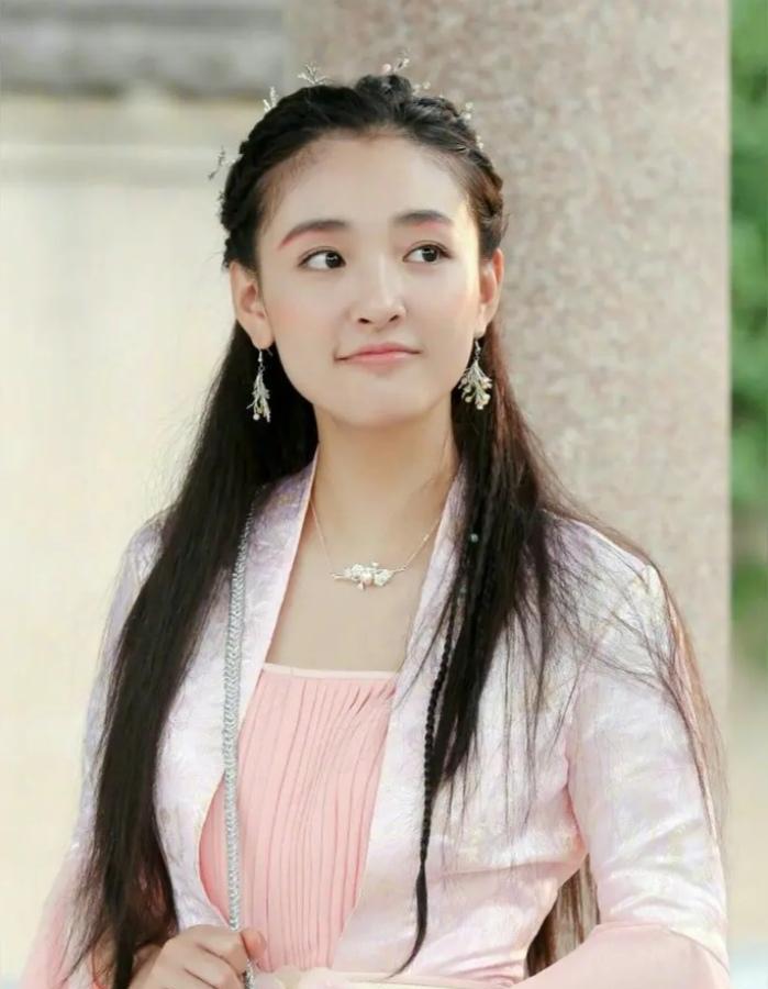吴倩近态#吴倩写真##吴倩自拍##吴倩儿##吴倩短发#你们知道吴倩最近怎