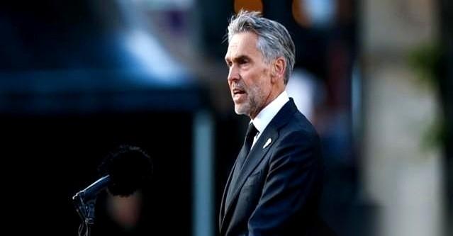 这事儿你品，你细品。一家本来半死不活的荷兰公司，咱们中国人接手，干得风生水起，