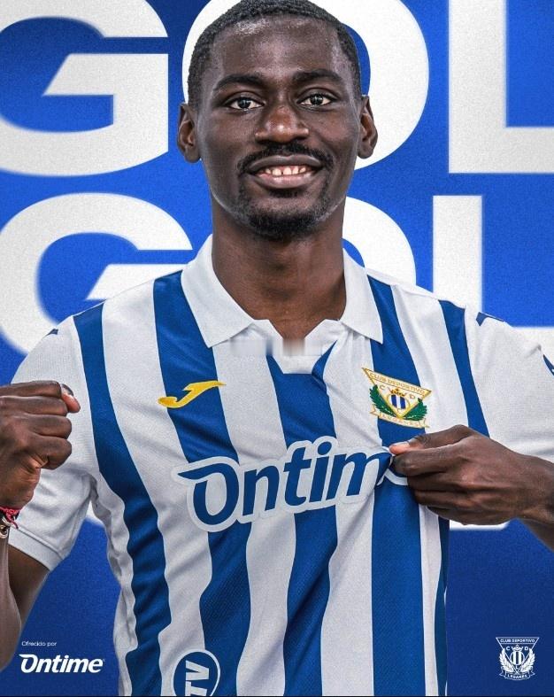 西乙第27轮，莱加内斯1-1莱昂内萨，上海申花租将阿苏埃打进绝平球。现年24岁