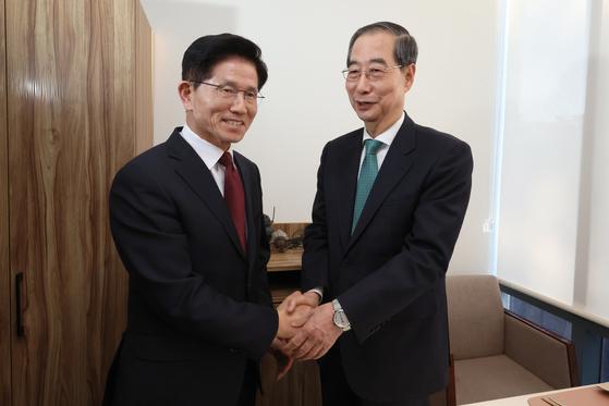 韩德洙与金文洙75分钟谈判：未达成任何协议韩国总统选举在野两位候选人——国民