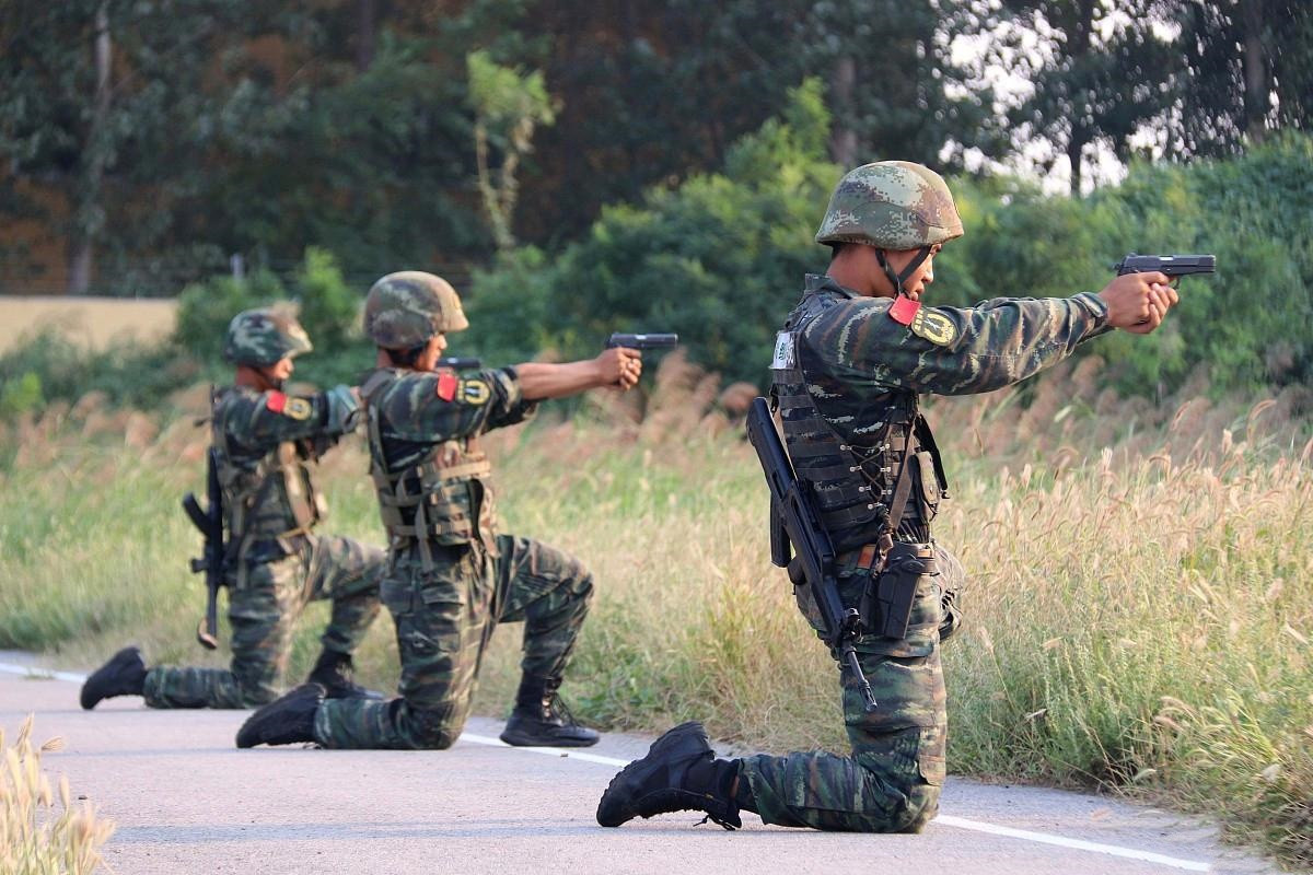 中国十大特种部队一、飞龙突击队（东部战区）二、天狼突击队（西部战区）三、西