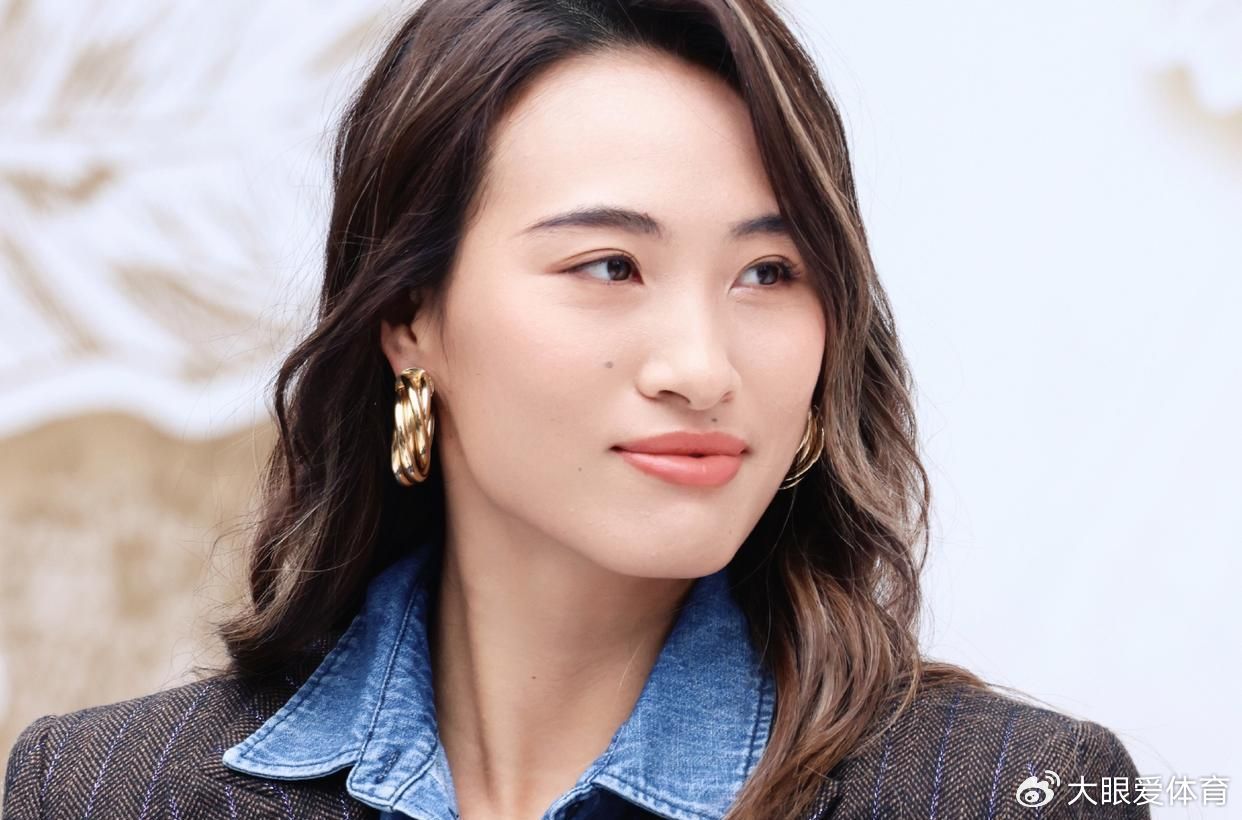 WTA最新排名更新🔥郑钦文中网夺冠直接狂涨31位，冲到第23名，重回TOP30。莱巴金娜稳稳守住世