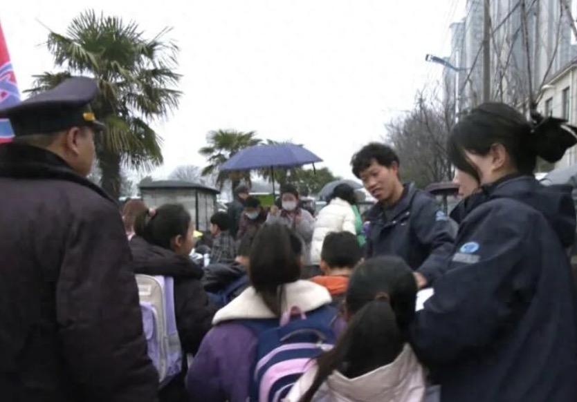 我没听错吧，物业既帮业主接孩子，又给业主提供就业岗位！这家神仙物业公司是在漯河