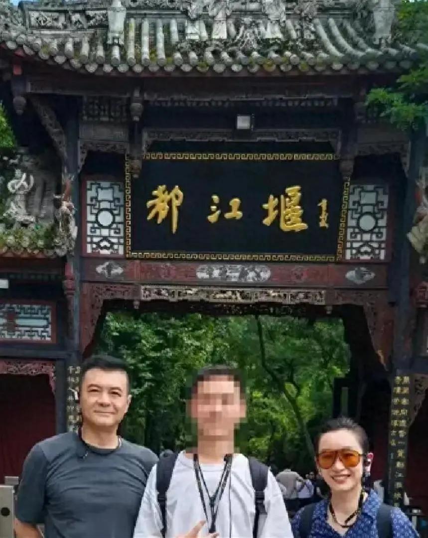 抛开遗传，秦海璐儿子高出同龄人的后天助长习惯秦海璐儿子11岁身高接近165