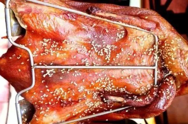 活鸭40元，烤鸭18元？别骂商家黑心，这才是最狠的“价值拆分”刷到一个灵魂拷