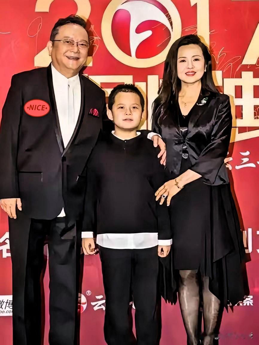 77岁的王刚，60岁的时候得了一子，本以为晚年可以安享清福，没想到现在17岁的儿