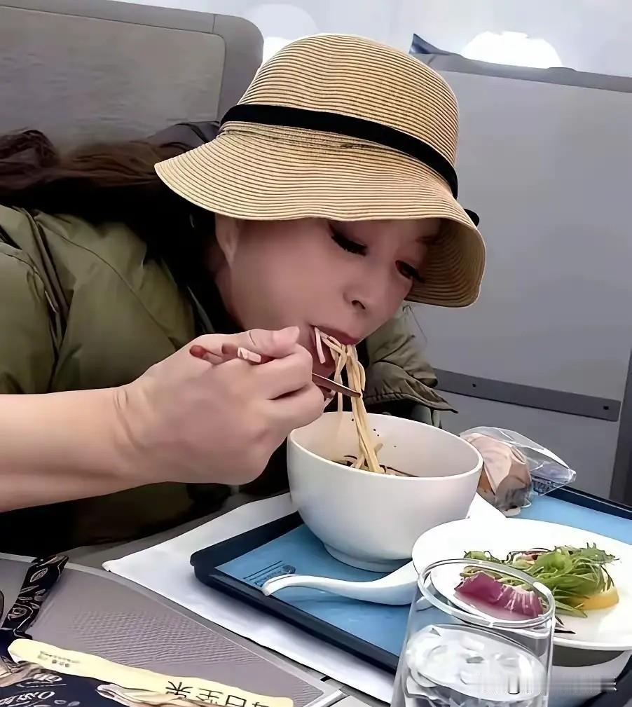 刘晓庆没空住她的北京独栋别墅，让保姆住着帮她看家护院，76岁刘晓庆天南地北地商演