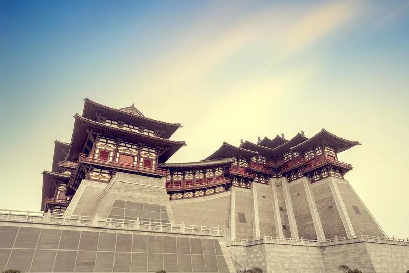 古代定都的门道古代大一统王朝长期存在两大定都模式：以长安为核心的