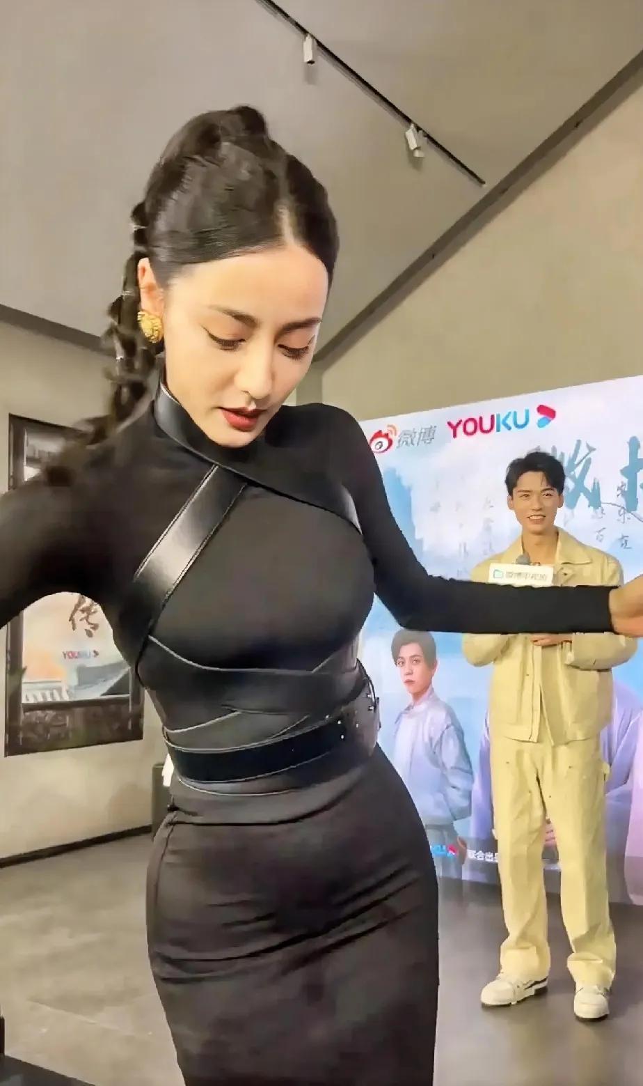 热巴这腰臀比...这么说吧，动图我看了不下500遍[哭哭]