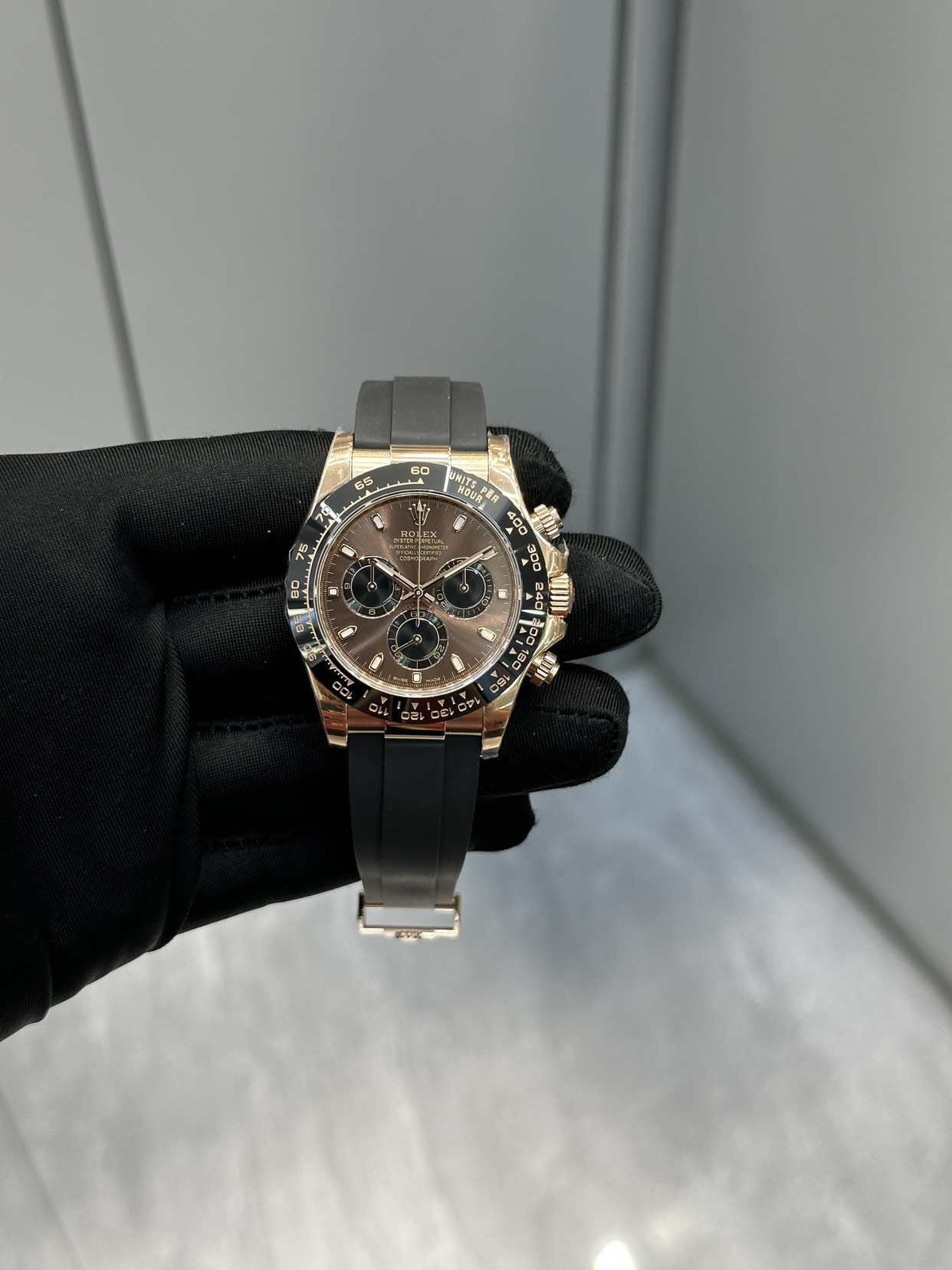 劳力士与咖啡的相遇：一枚能戴在腕上的醇香在劳力士庞大的腕表家族中，迪通拿系列始终是皇冠上最耀眼的明珠