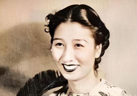 🌞1943年，李士群死后没多久，他的妻子叶吉卿就被传出一则丑闻，叶又羞又怒