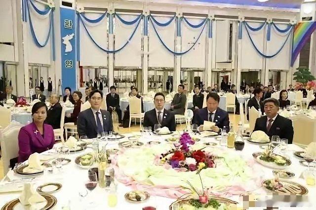 同样是顶级国宴，却藏着两种东方待客之道✨朝鲜国宴，厚重热烈，满满民族味：平壤冷面