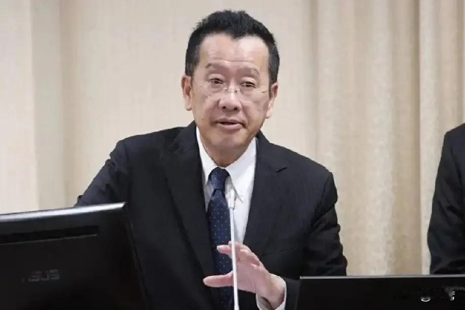 1月2日，顾立雄又出来“放炮”了。他说国际社会谴责大陆军舰不知羞耻，匆匆离开本来