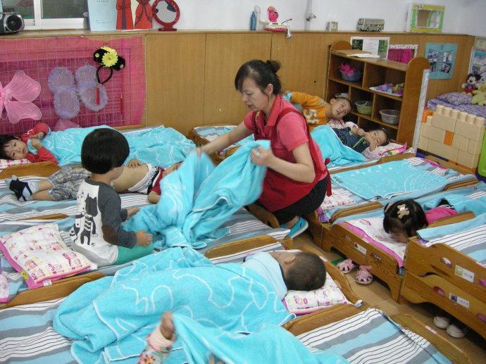 宝宝在幼儿园午睡后叫不醒, 宝爸宝妈得知真相后将幼儿园告上法庭