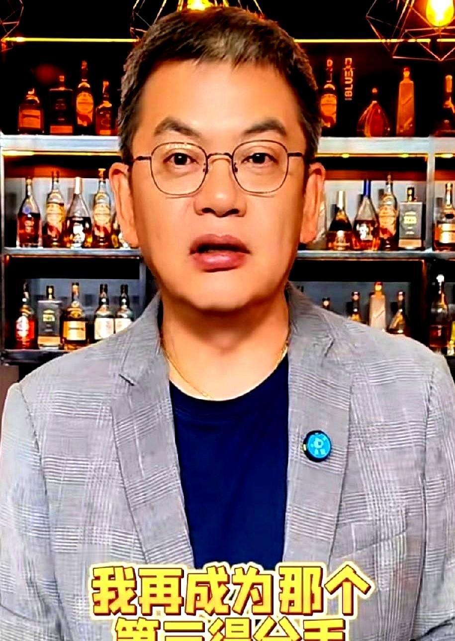 我看了最近几场湖人的球，突然有点恍惚。那个扛了球队二十年的勒布朗·詹姆斯，如