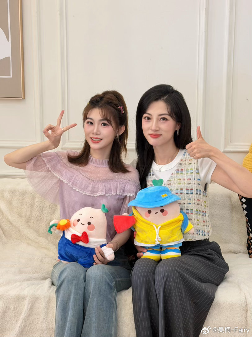 世界杯决赛日🎙️先去范叔家吃(搬)饭(砖)，再去演播室上班ps：有人带了水蜜桃