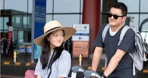 李亚鹏好友曝光李嫣19岁生活照！文艺范十足，美得宛如王菲