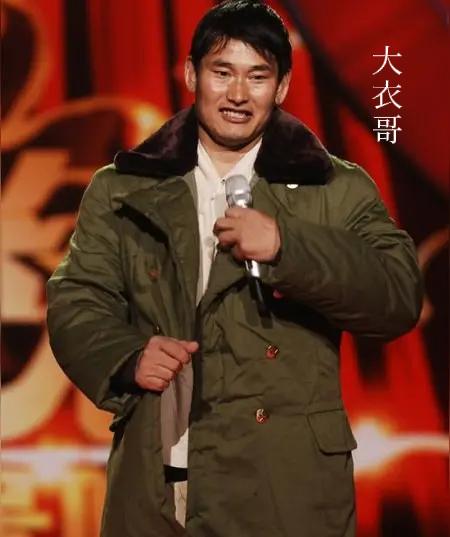 大衣哥的风头让大衣嫂比下去了，友友们觉得是不是？[呲牙笑][呲牙笑][呲牙笑]