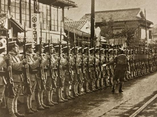 日本当年为什么不和德国东西夹击苏联？非要和美国死磕？二战那会儿，日本跟德国签了