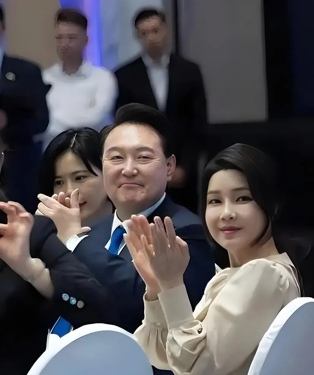 李在明要送尹锡悦夫妇进监狱---
