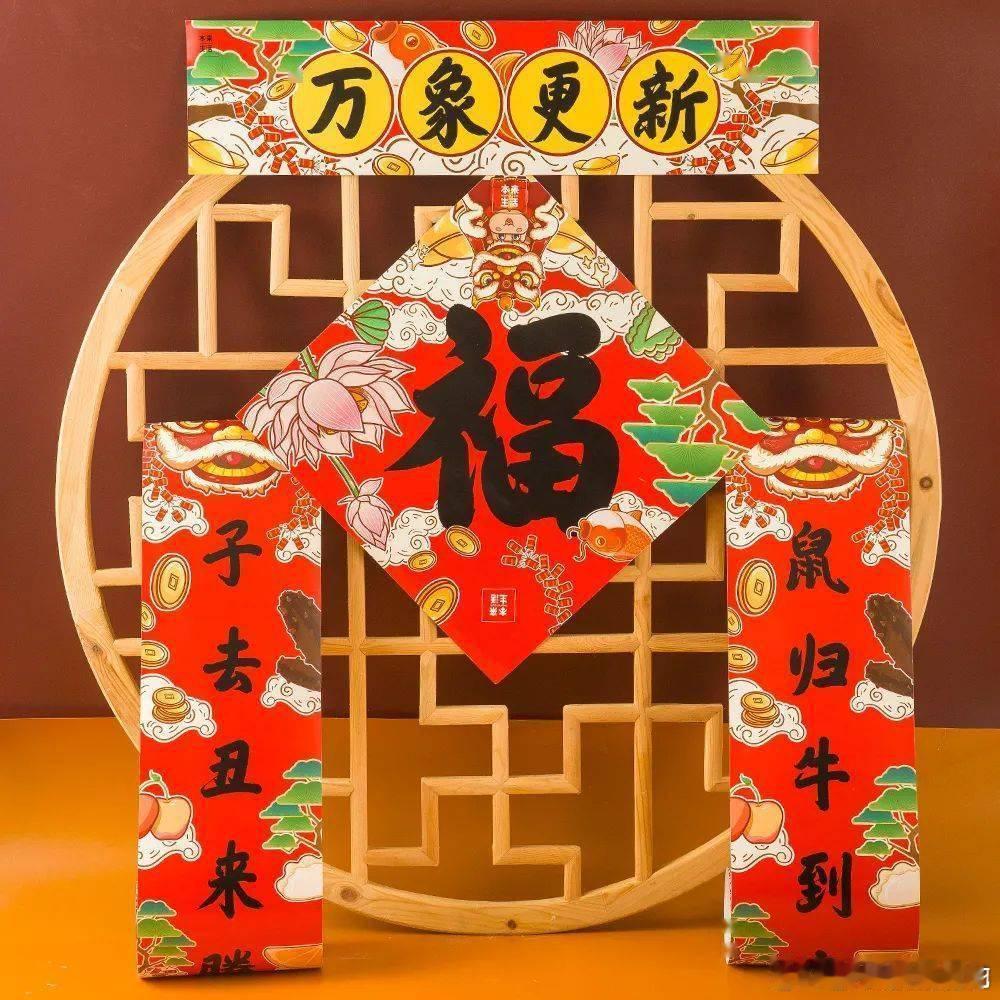 看看你的过年三件套刮彩票碰运气、做美甲添喜气、敲木鱼求和气，组成年轻人专属过年