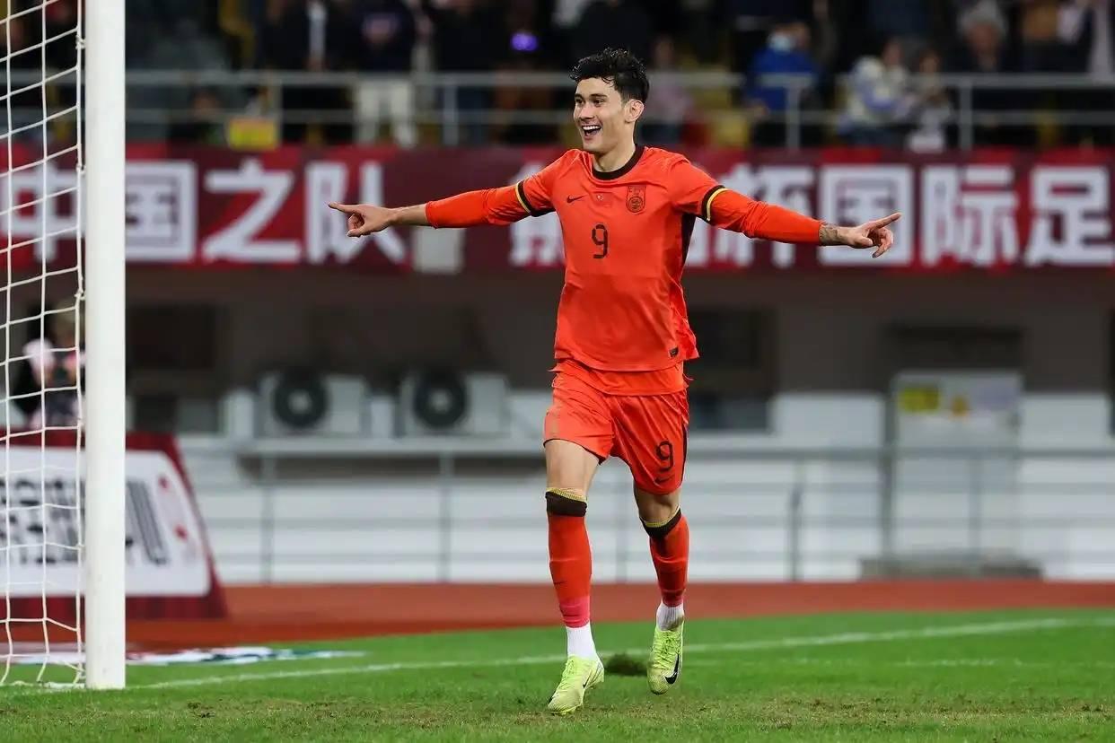 黄健翔：拜合拉木对国足U23战术贡献很大！国内著名评论员黄健翔在个人社媒发文说