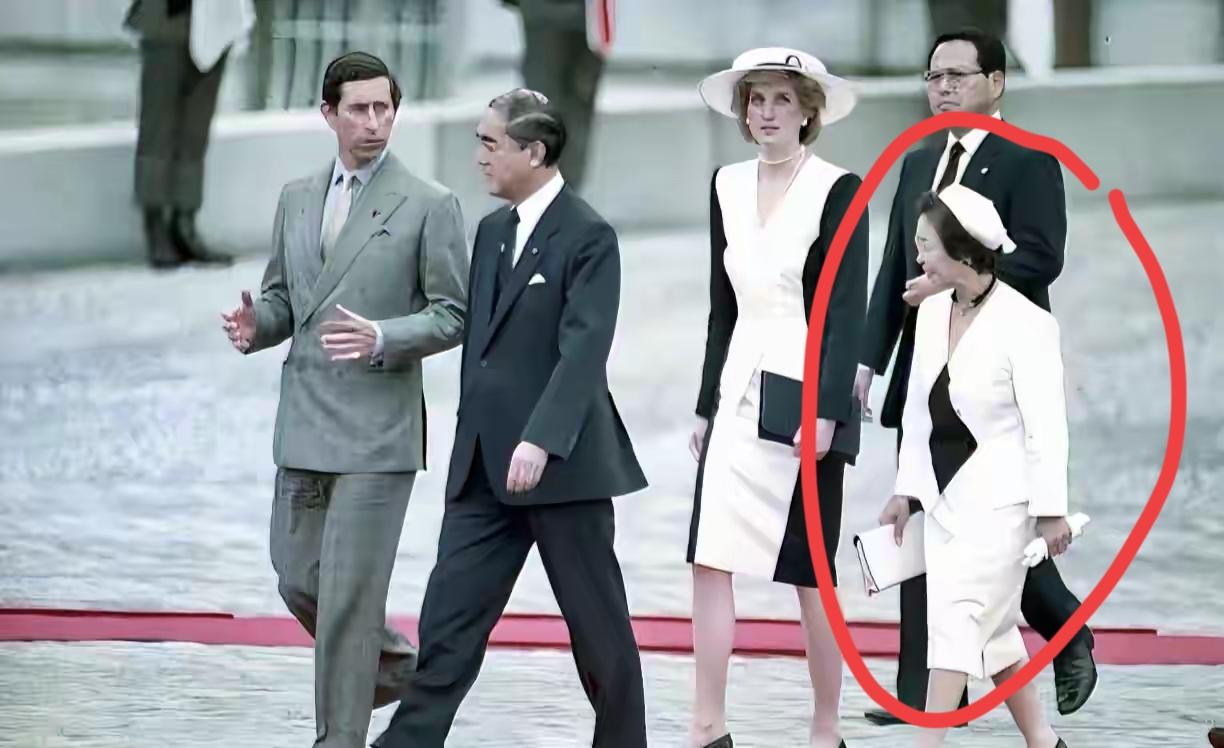 日本选妃，还真是有身高要求，看这图就知一二了这图片来源于80年代，也是戴安娜和