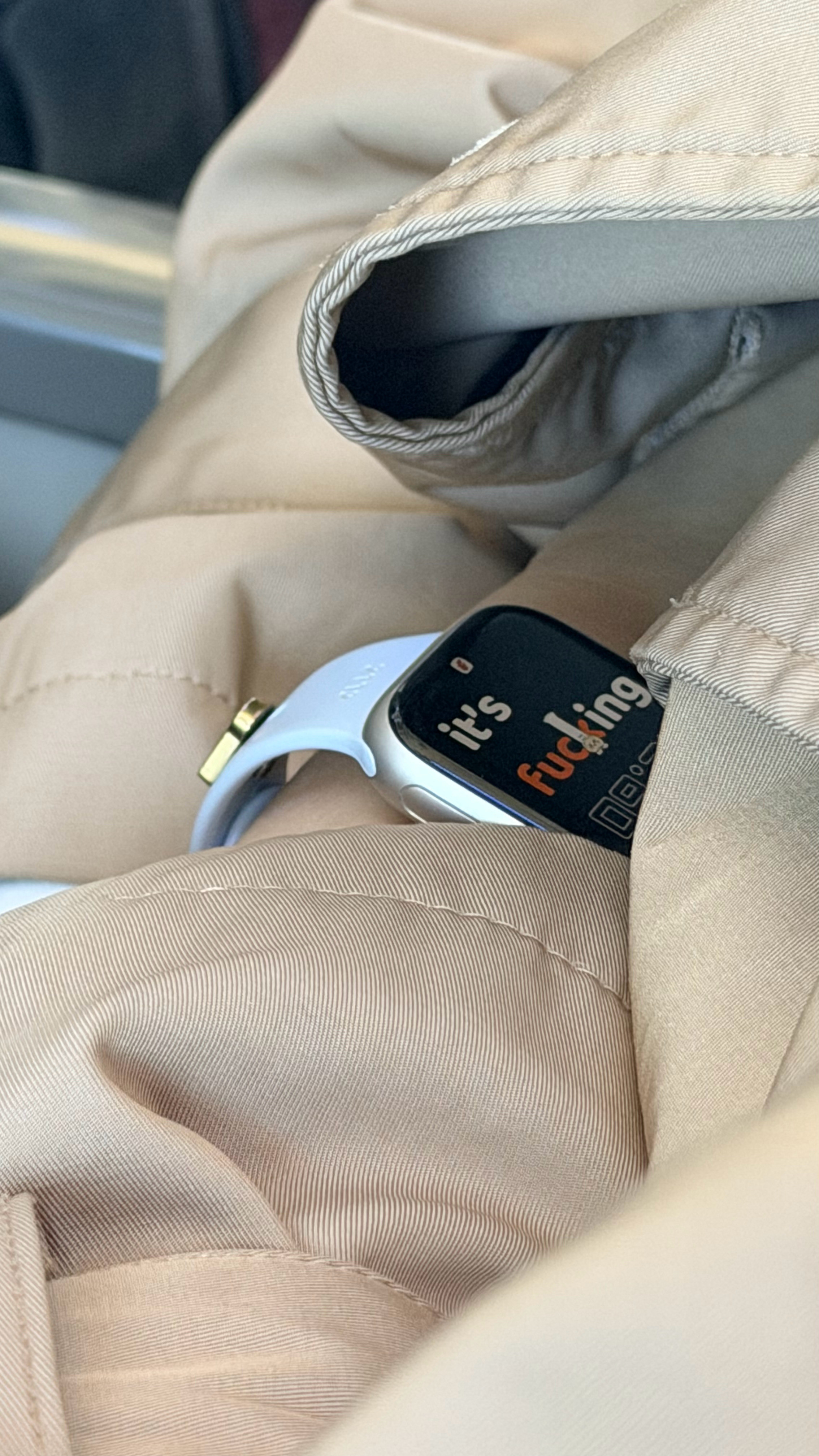 飞机零坐小姐姐的手表壁纸