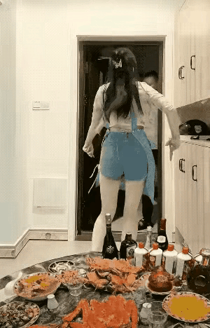 这是今天发工资了吧。[捂脸哭][捂脸哭]