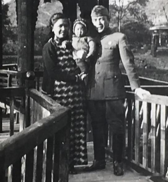 1938年，周恩来亲自布局，安排一位女特工潜伏打进国民党高层内部，没想到，她竟嫁