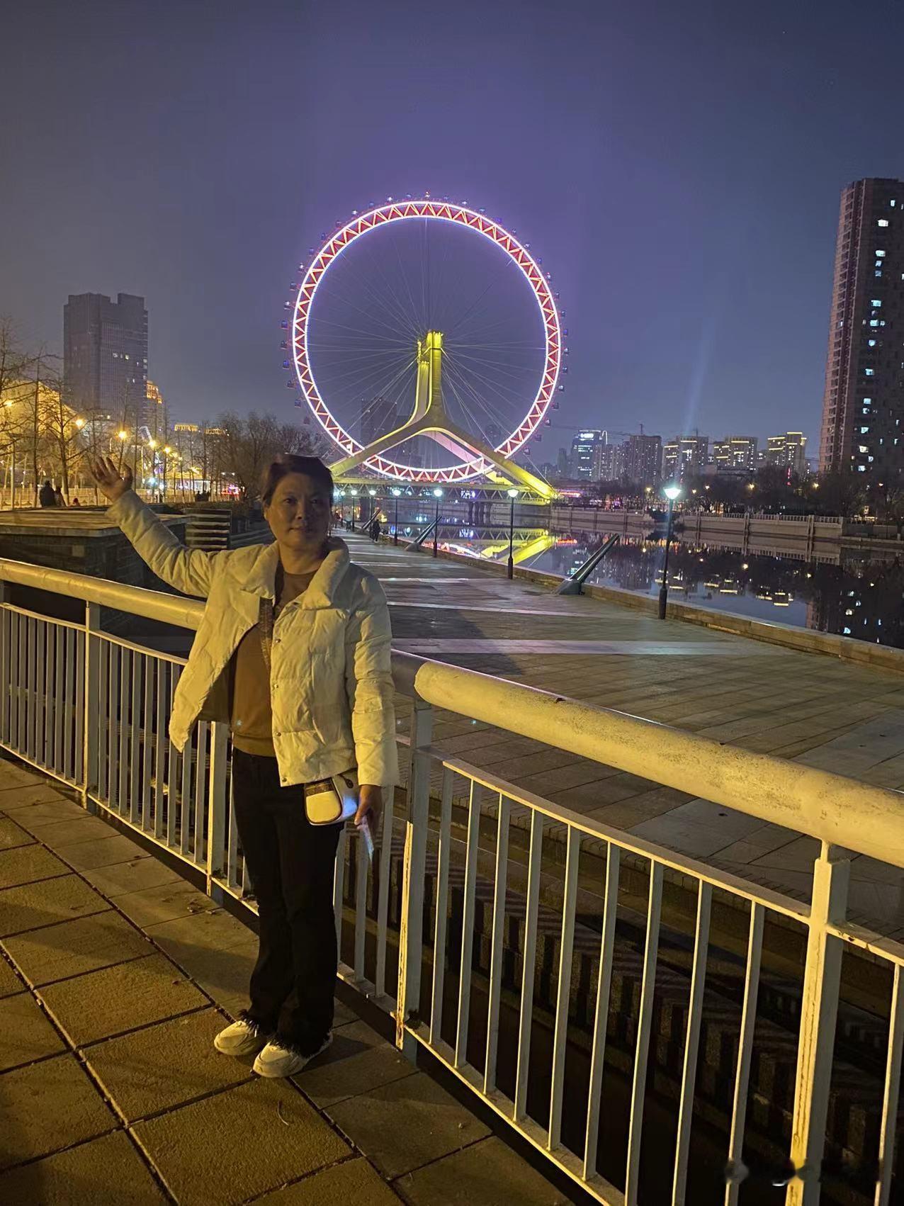 去天津的时候还是冬天，为了去看天津之眼，大晚上我和闺女骑车去的，离我们住的地方很