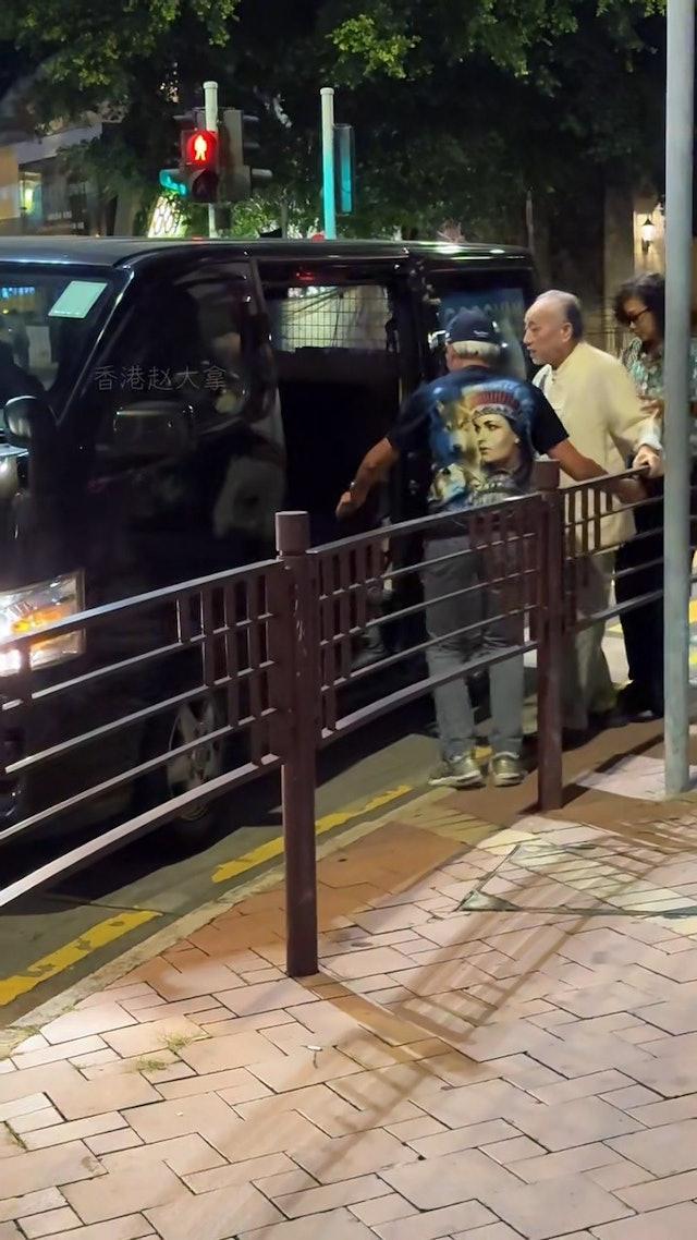 现年83岁的卢海鹏（鹏哥）作为《欢乐今宵》元老及TVB扮嘢界鼻祖，鹏哥多年来以风