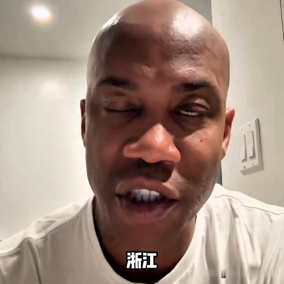 马布里再次看好辽宁进四强，认为北京能拿冠军，还提到广东和广厦的名字，复盘辽宁大胜