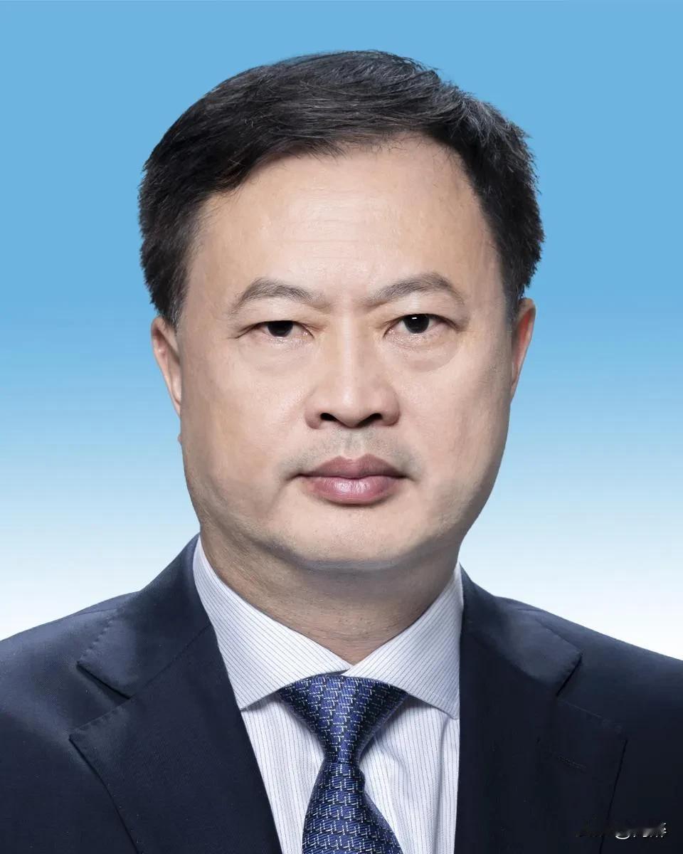 说他厉害吧，他能把大名鼎鼎的格力集团在短短的两三年间中折腾成一个空壳公司。201