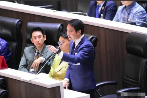 怒骂，争吵，泰国议会上演疯狂对决，最终以253票对65票撤回提案，中国立场成为