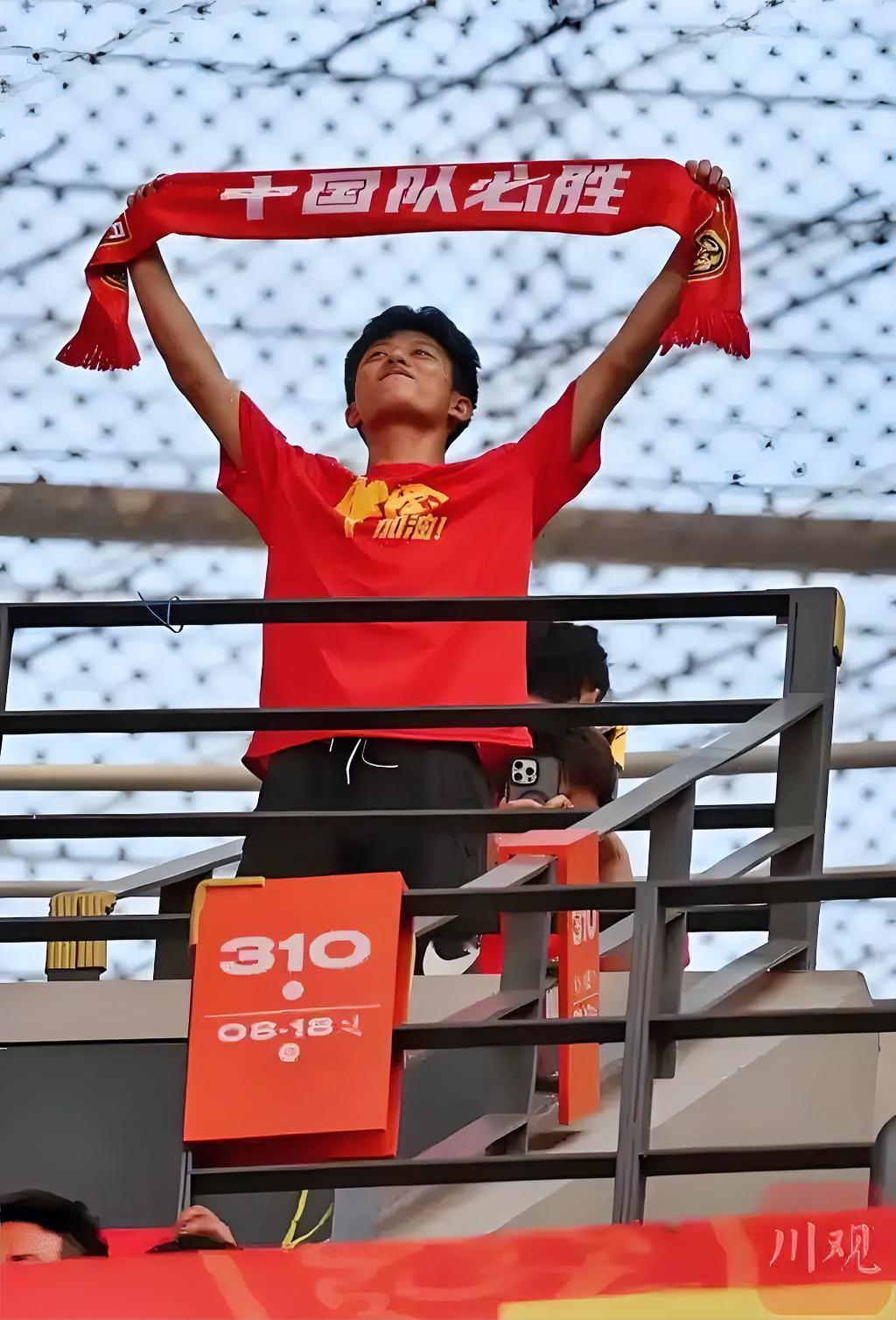 中国足球，真正的输家是中国的球迷董路曾说，中国篮球迷远比足球迷活得幸福，不